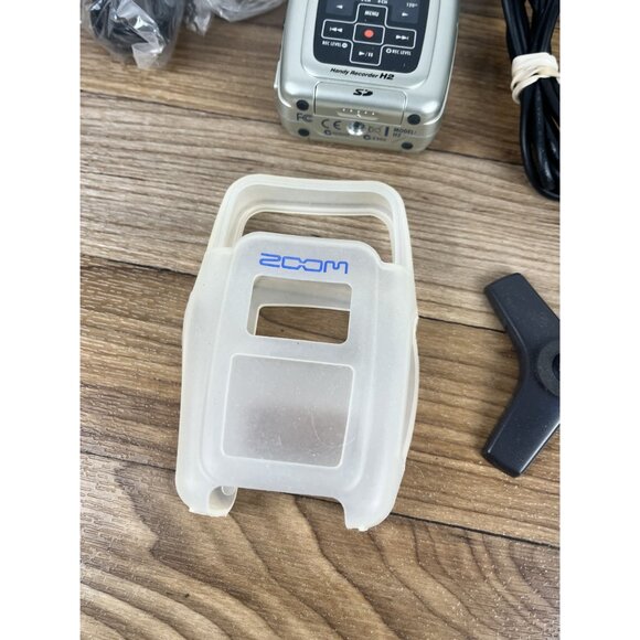 Zoom Active H2 Portable Handy Stereo MP3 Recorder With Accessories Power Adapter - Picture 5 of 15